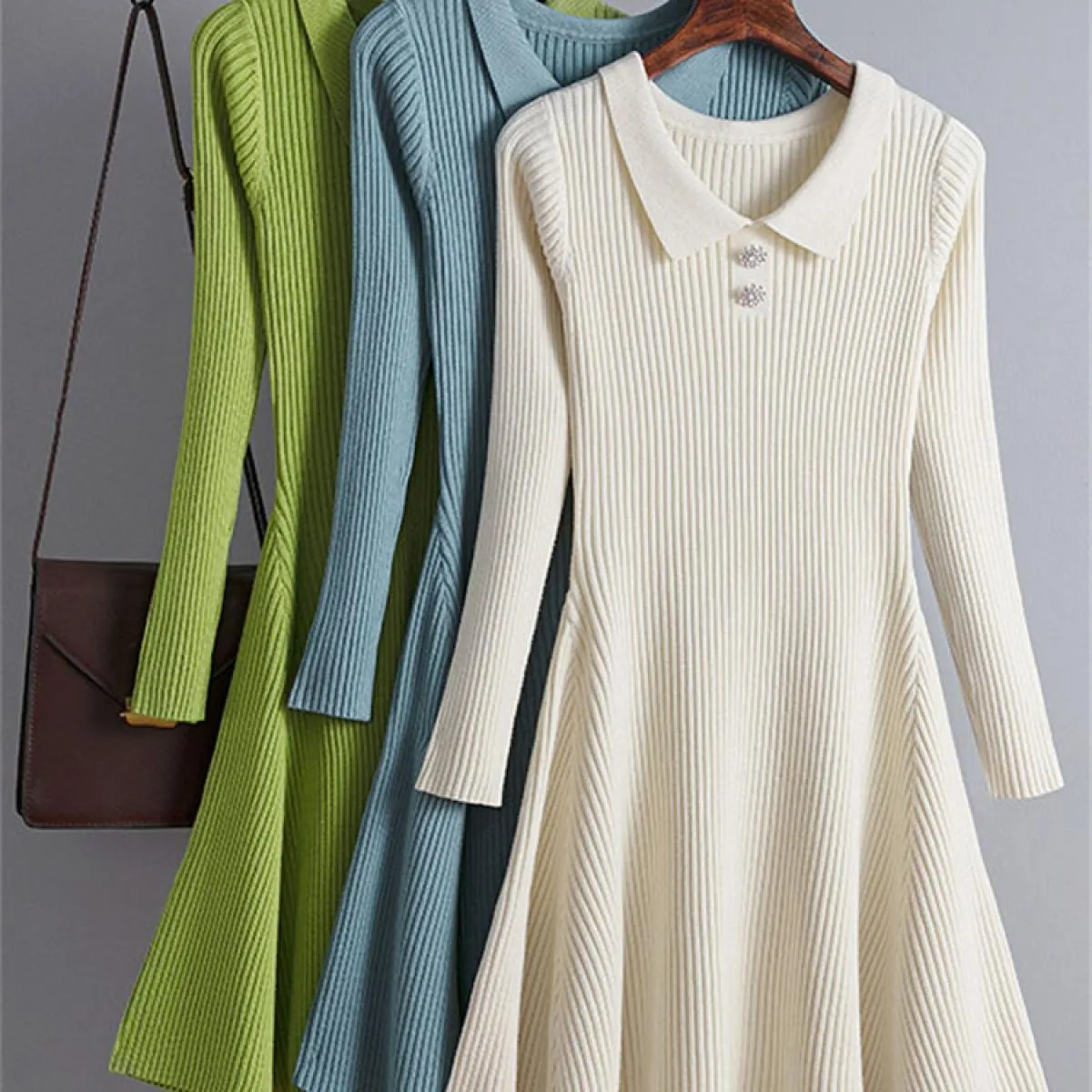 Abito camicia con scollo a V in maglia Maglieria da donna Mini abiti a pieghe a coste lavorati a maglia bianca Manica lunga Basi