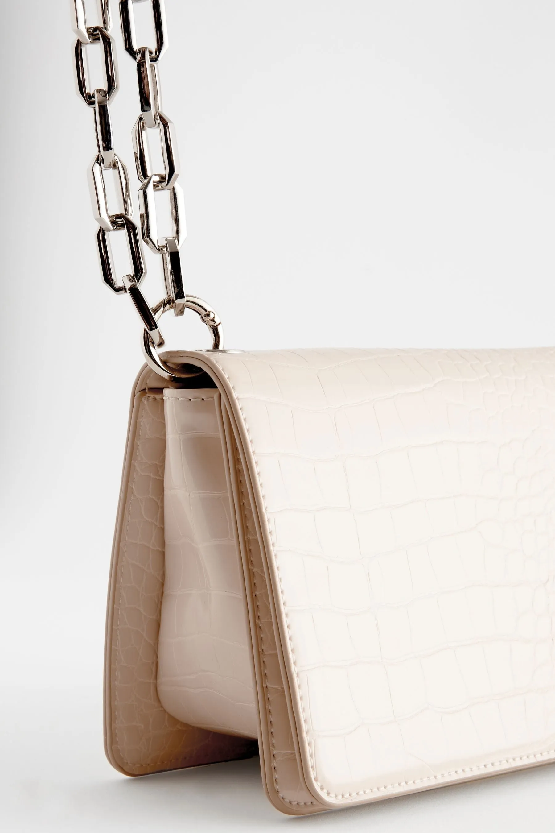 Bianco  - Borsa a pochette effetto coccodrillo con catena