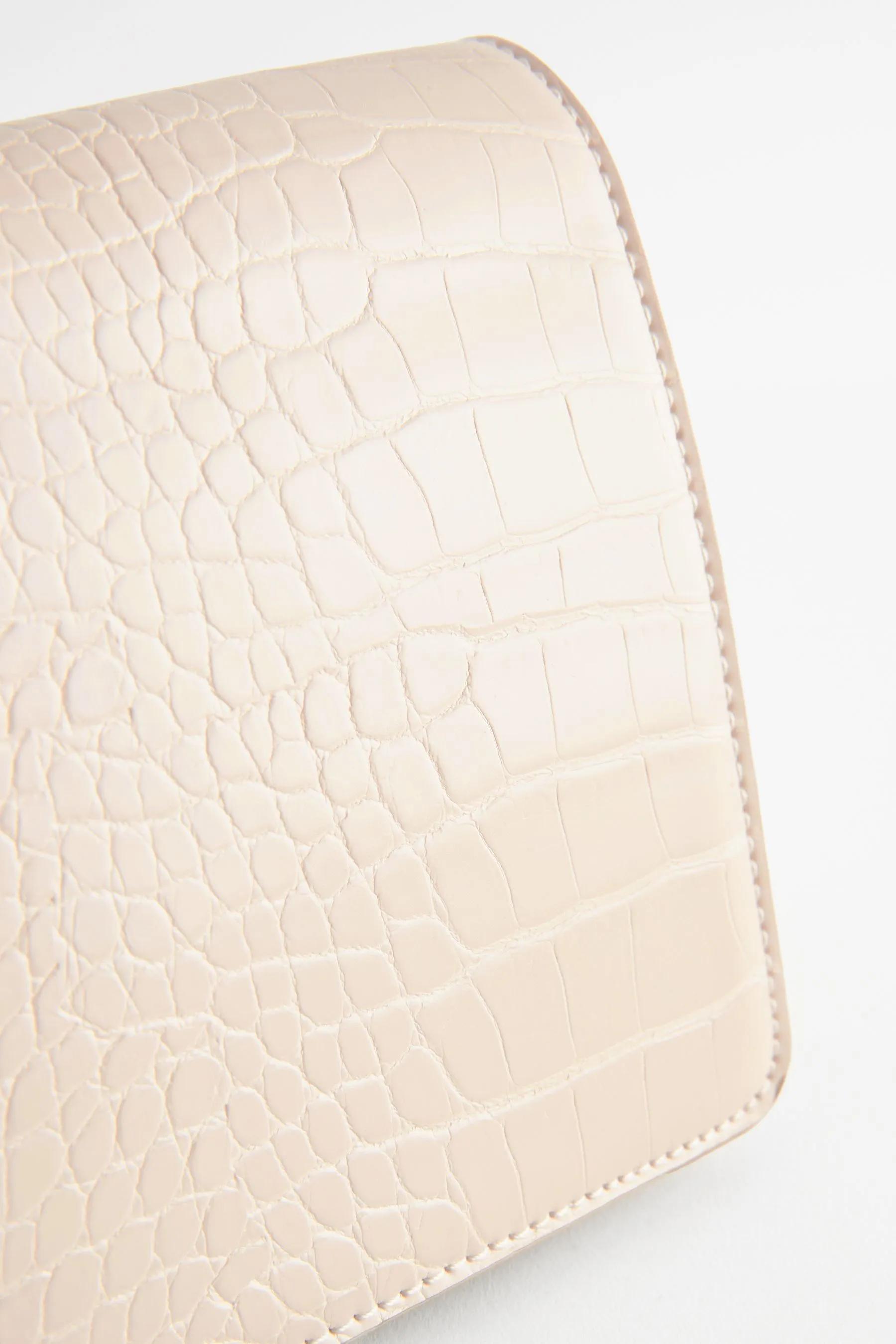 Bianco  - Borsa a pochette effetto coccodrillo con catena