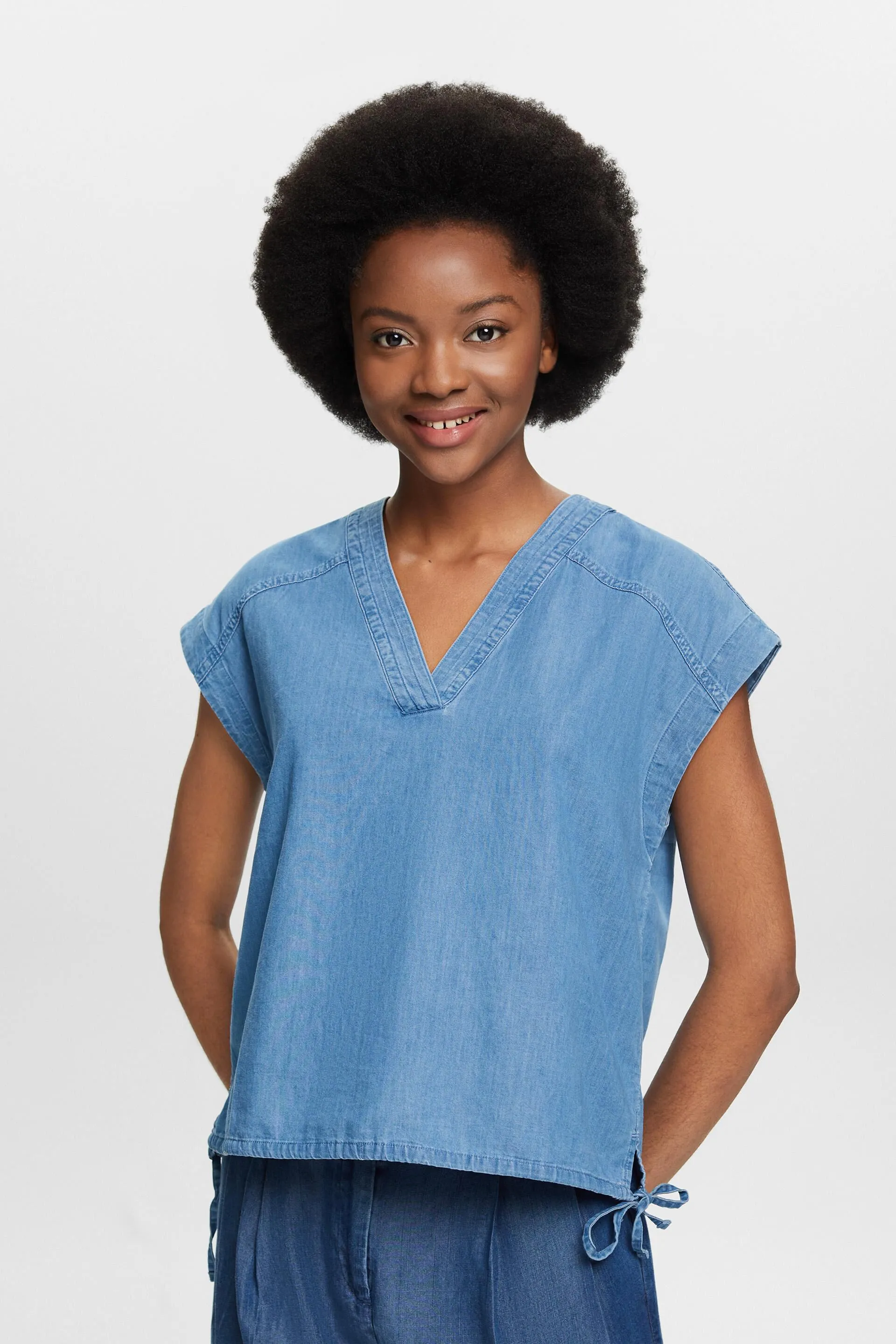 Blusa in denim senza maniche