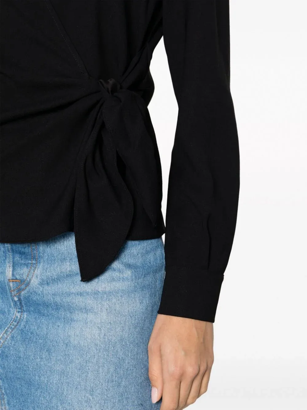 BLUSA NERA CON NODO