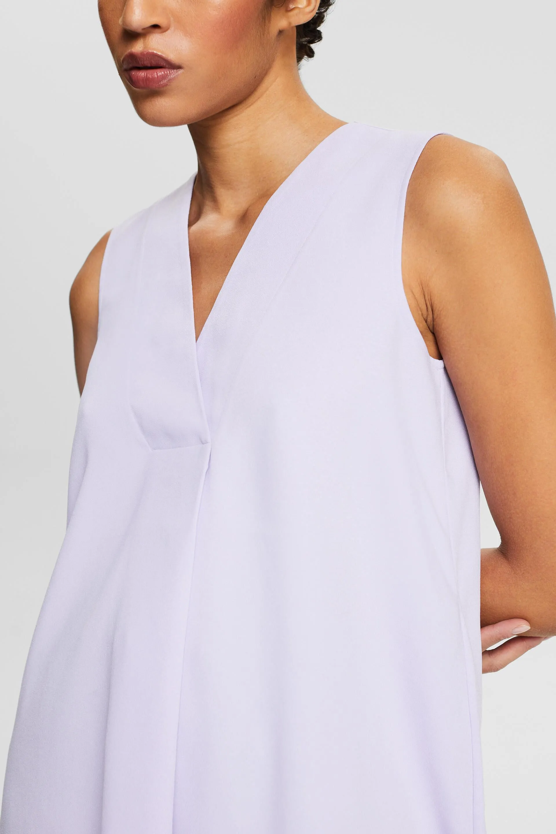 Blusa senza maniche e con scollo a V