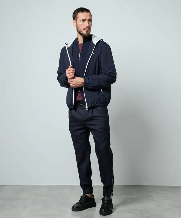 Brunello Cucinelli Giacca a vento blu con ricamo logo MM40A7440G