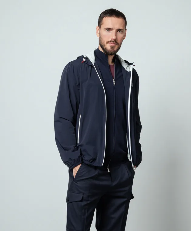 Brunello Cucinelli Giacca a vento blu con ricamo logo MM40A7440G