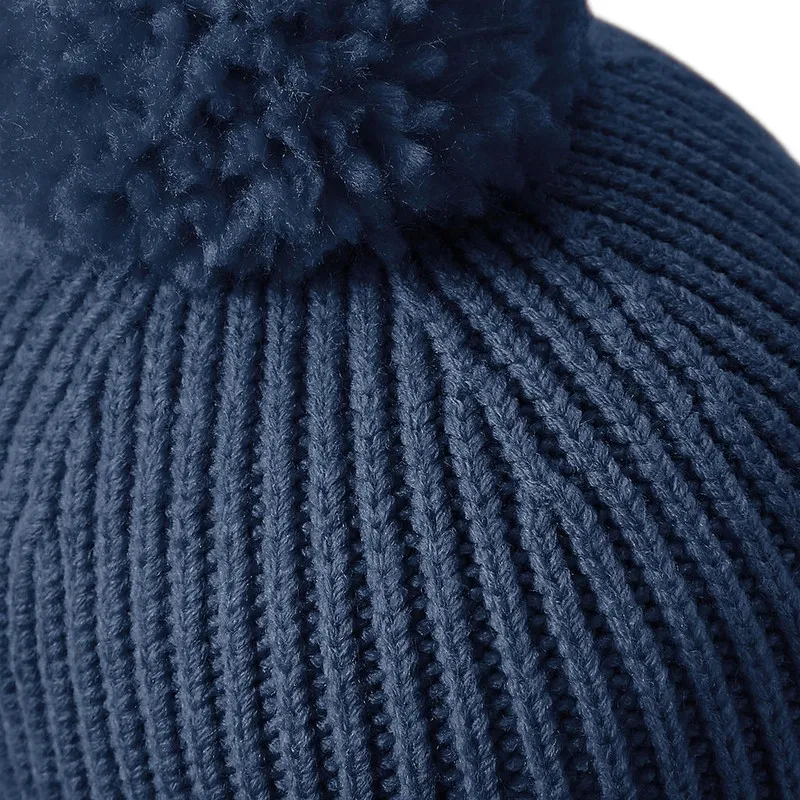Cappello a coste con pompon