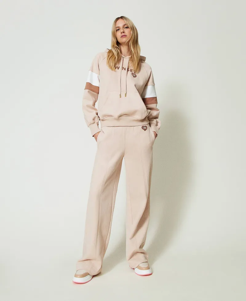 Felpa con cappuccio e pantaloni a palazzo