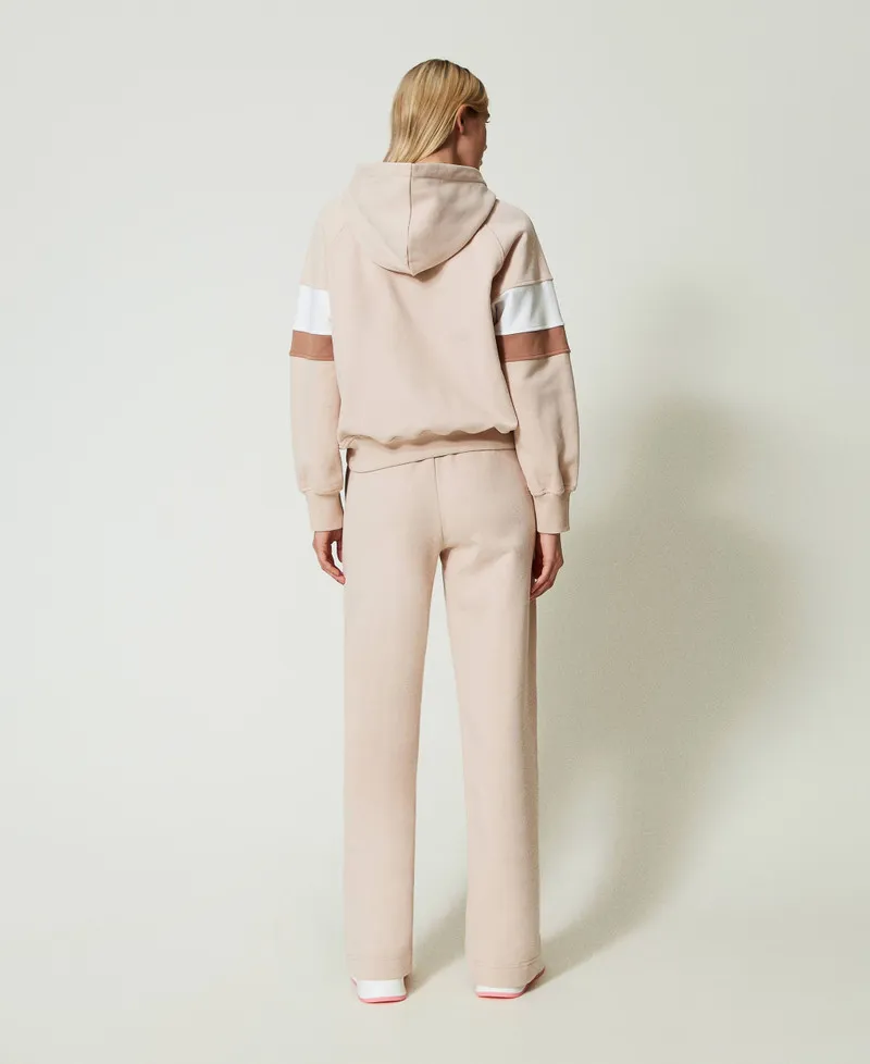 Felpa con cappuccio e pantaloni a palazzo