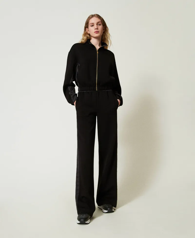 Felpa con zip e pantaloni a palazzo