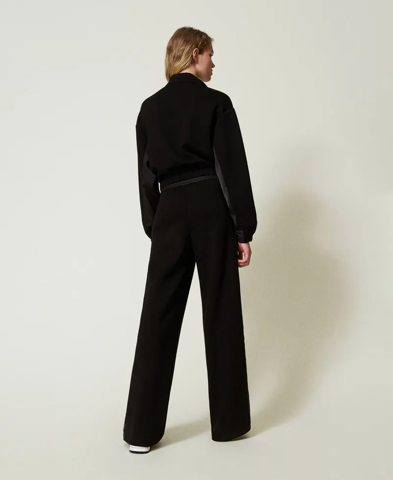 Felpa con zip e pantaloni a palazzo