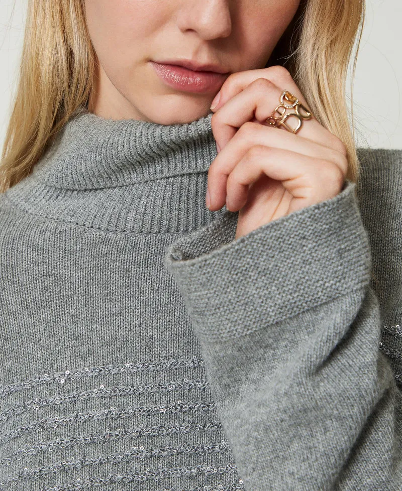 Maglia dolcevita in misto lana con paillettes
