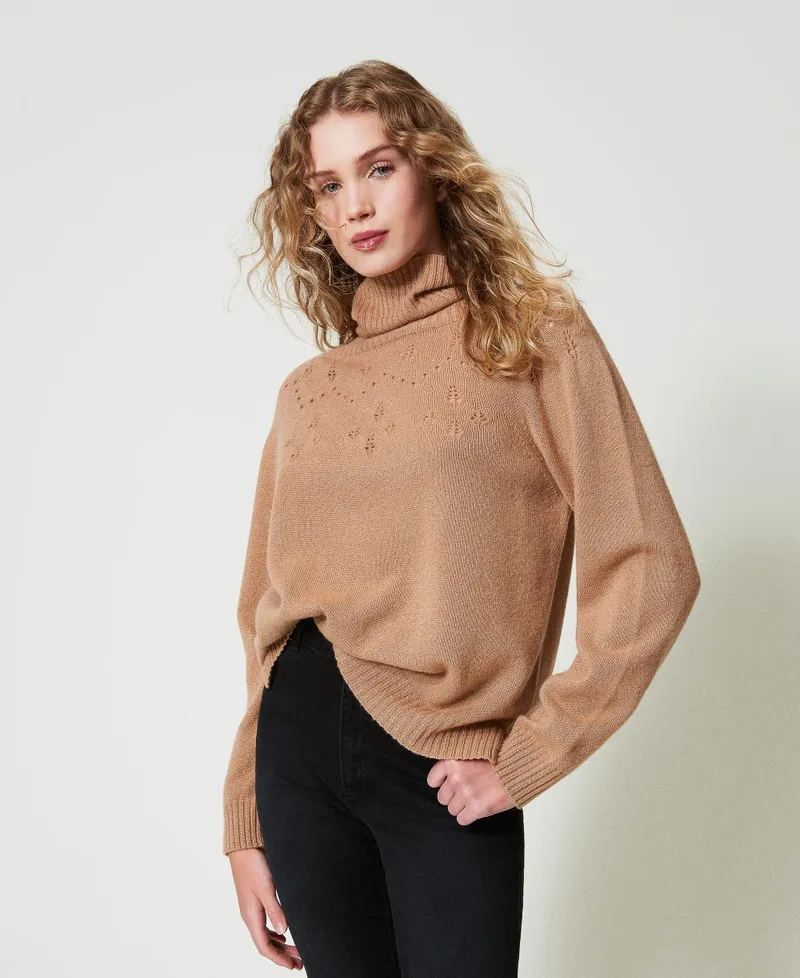 Maglia dolcevita in misto lana e lurex