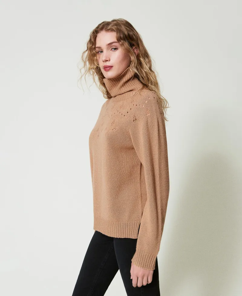 Maglia dolcevita in misto lana e lurex