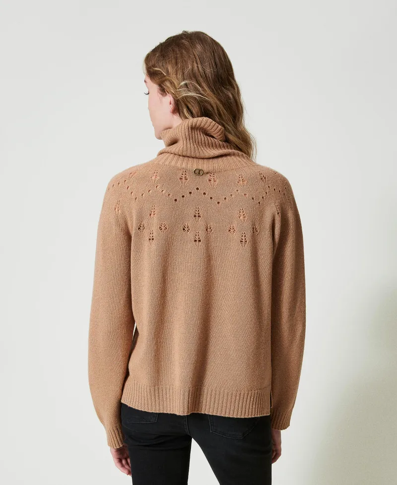 Maglia dolcevita in misto lana e lurex