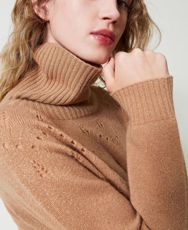 Maglia dolcevita in misto lana e lurex