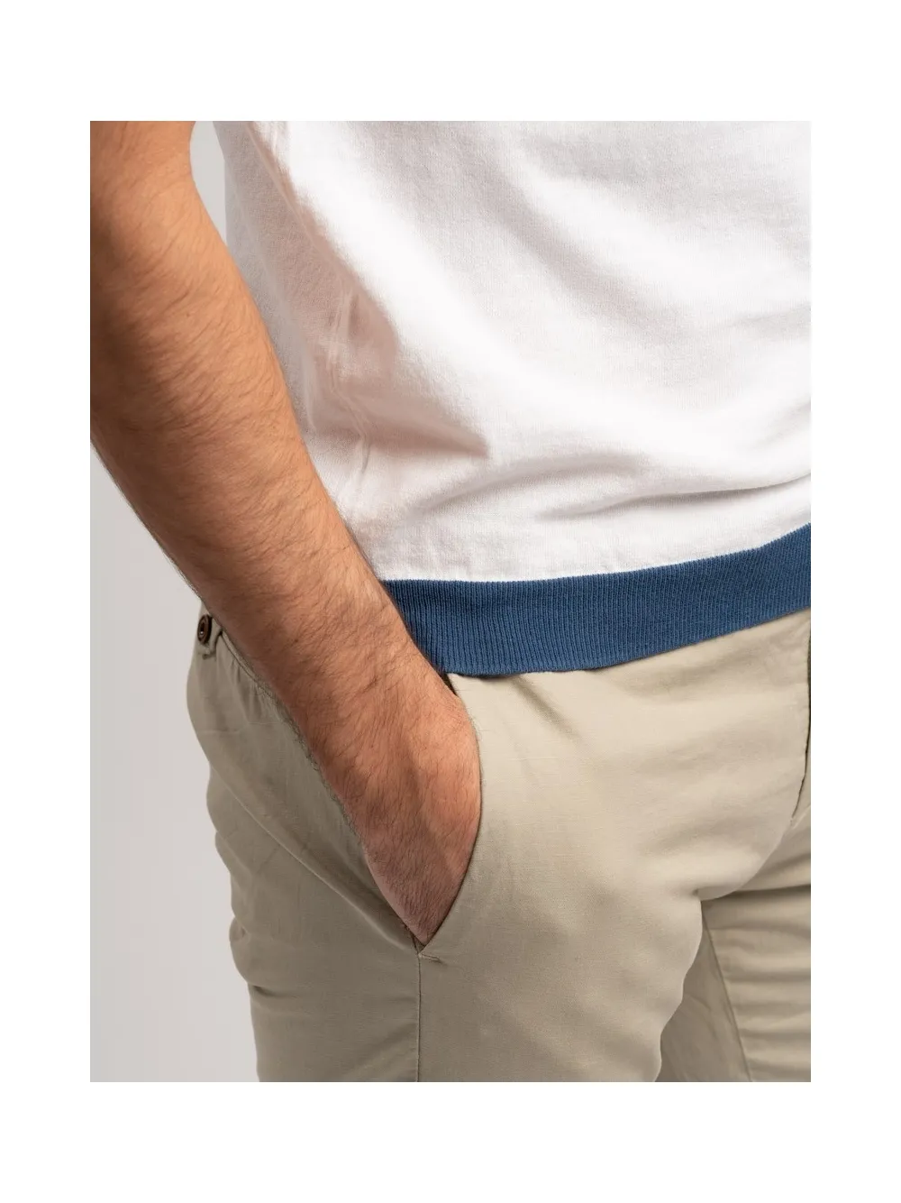 Maglia uomo stile polo a mezza manica realizzata in puro cotone lavorato a maglia