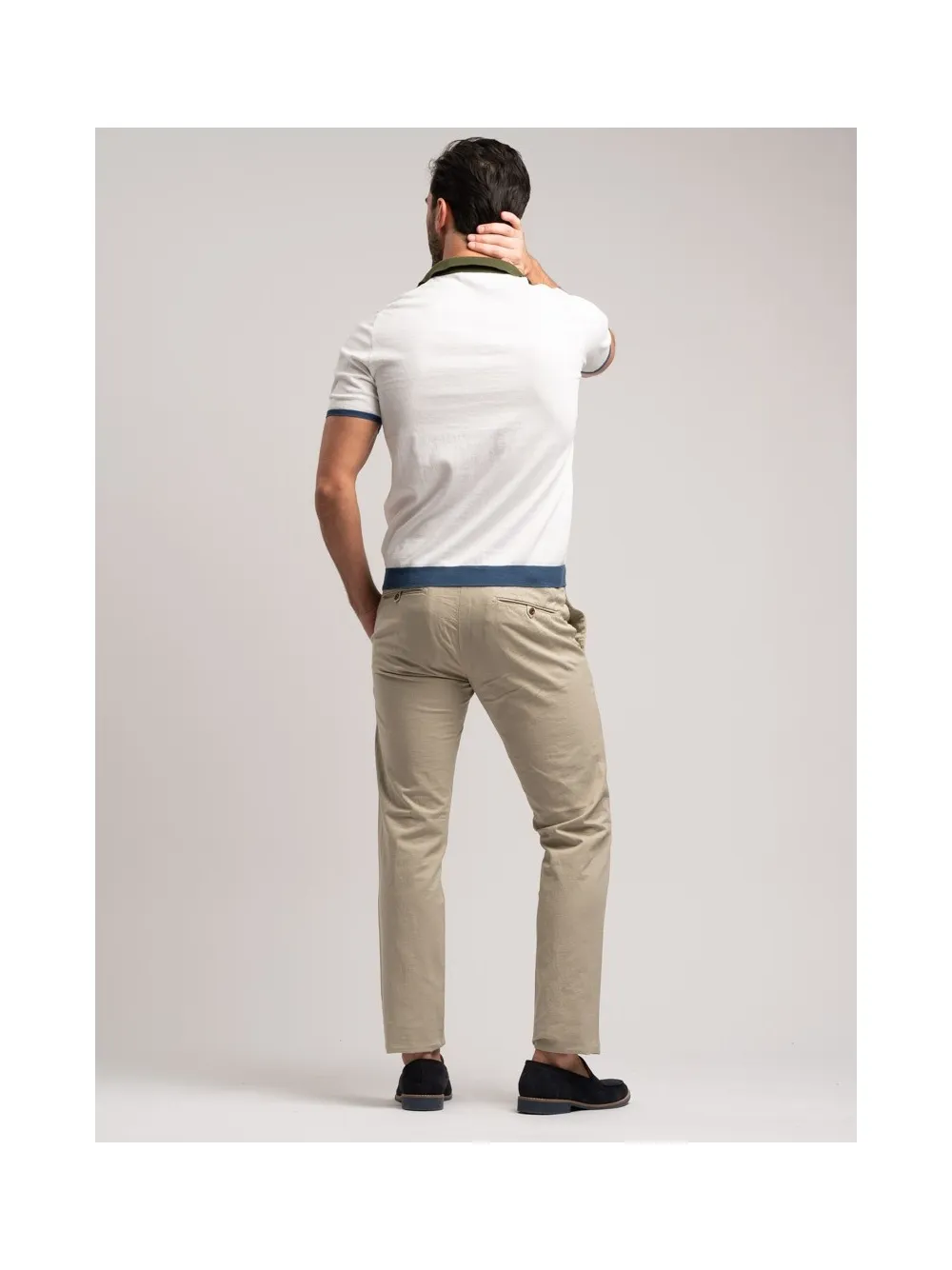Maglia uomo stile polo a mezza manica realizzata in puro cotone lavorato a maglia
