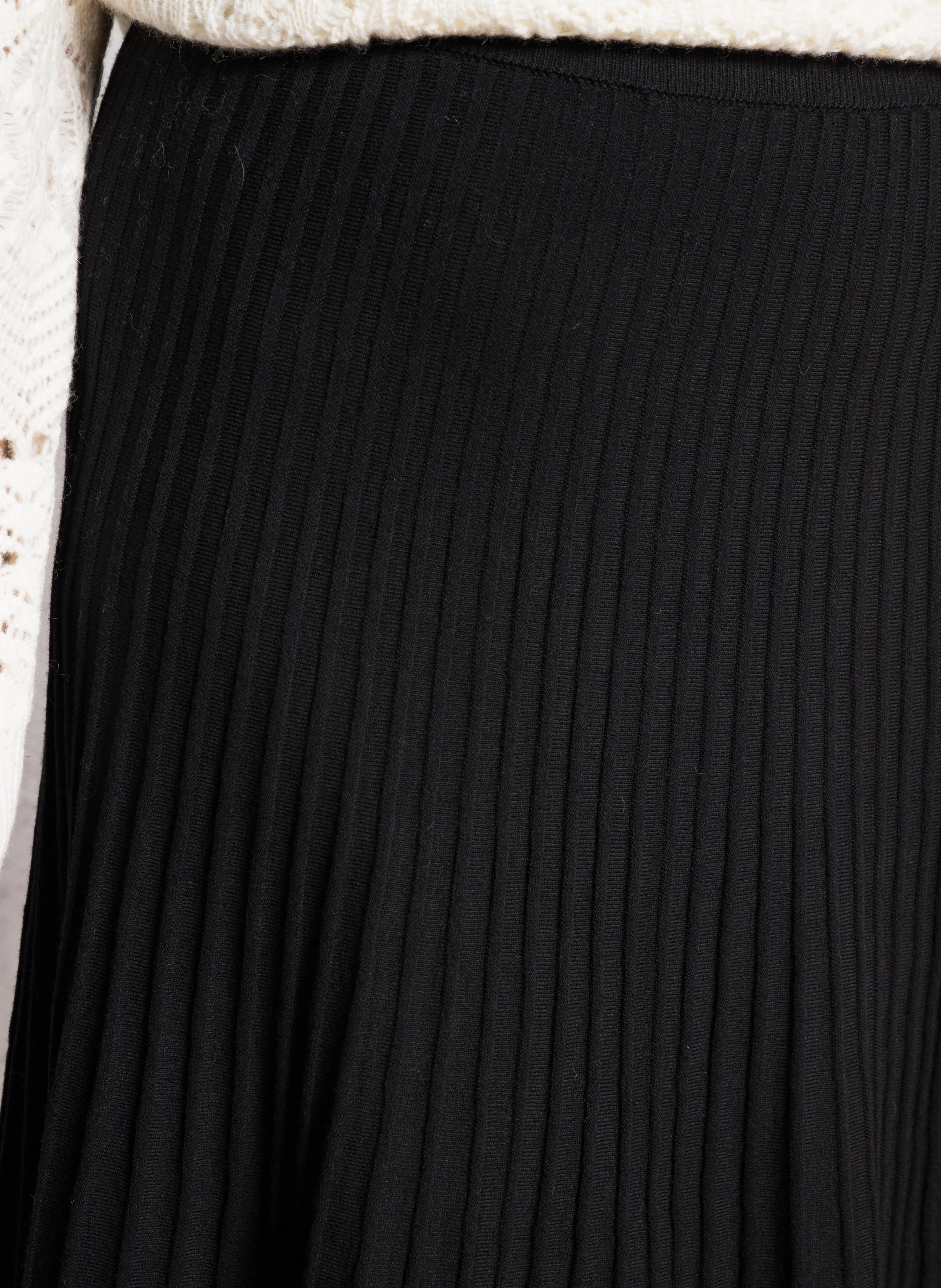 MAISON 123   ELISA - Gonna longuette plissettata in maglia | Nero