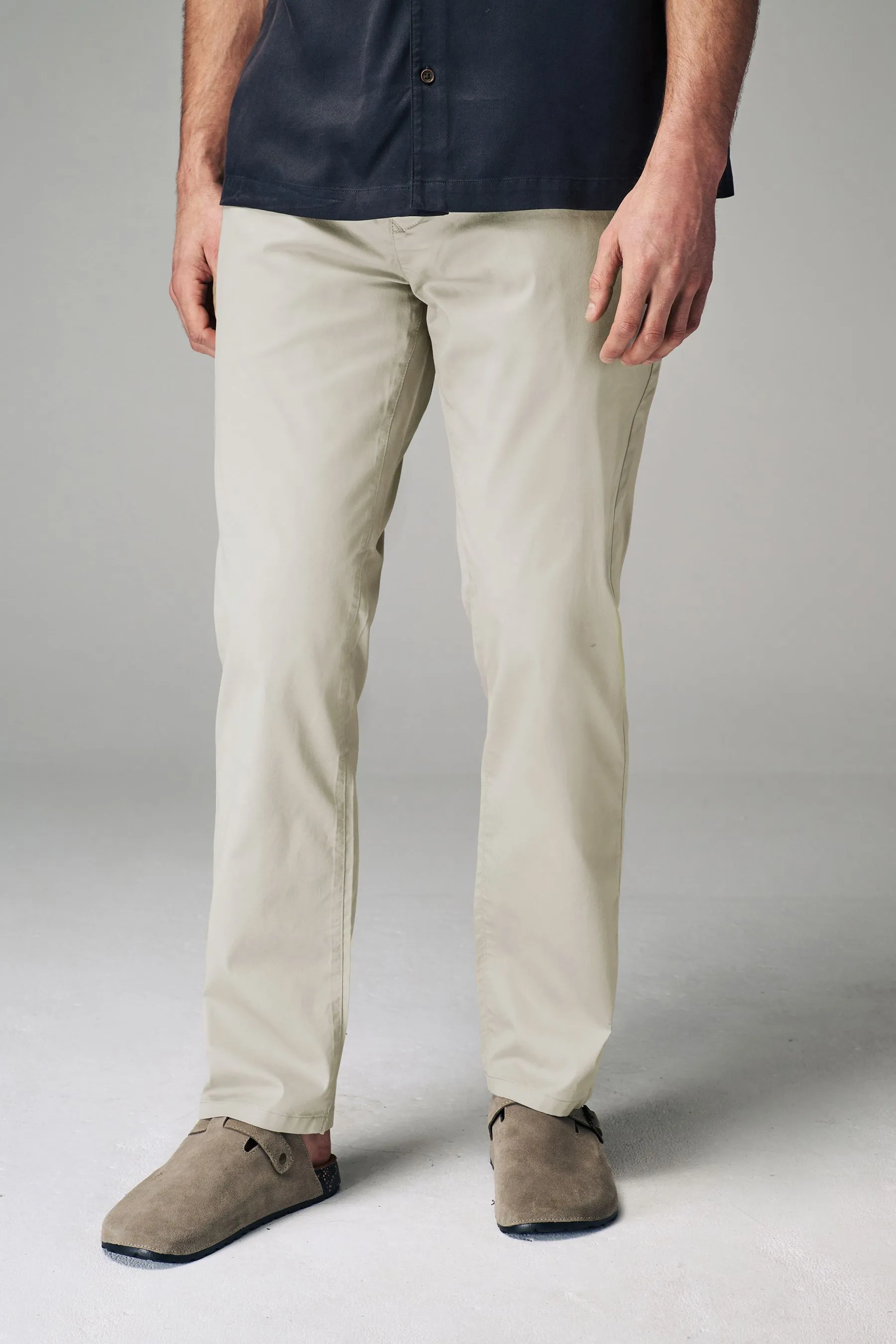 Pantaloni chino elasticizzati estivi