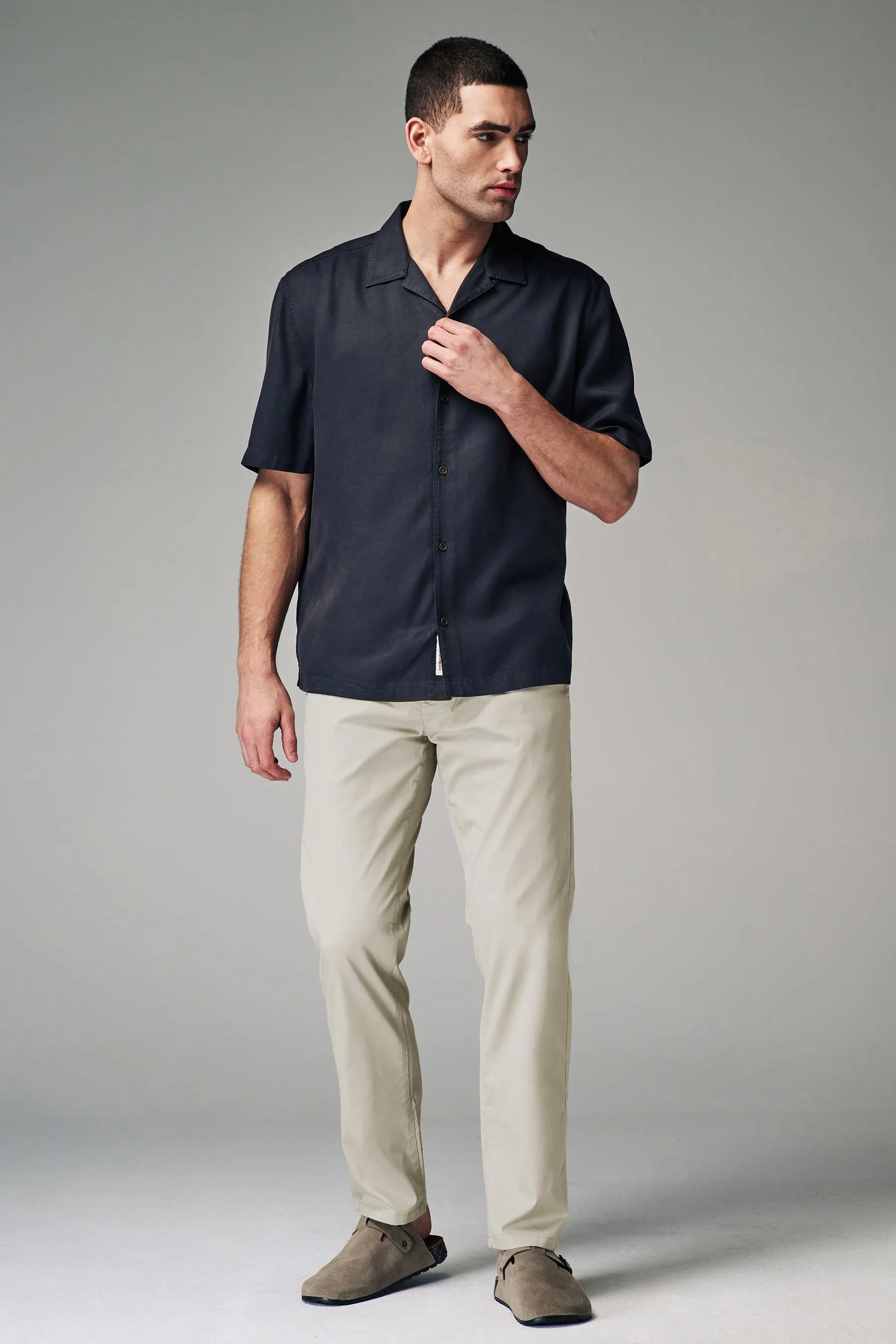 Pantaloni chino elasticizzati estivi