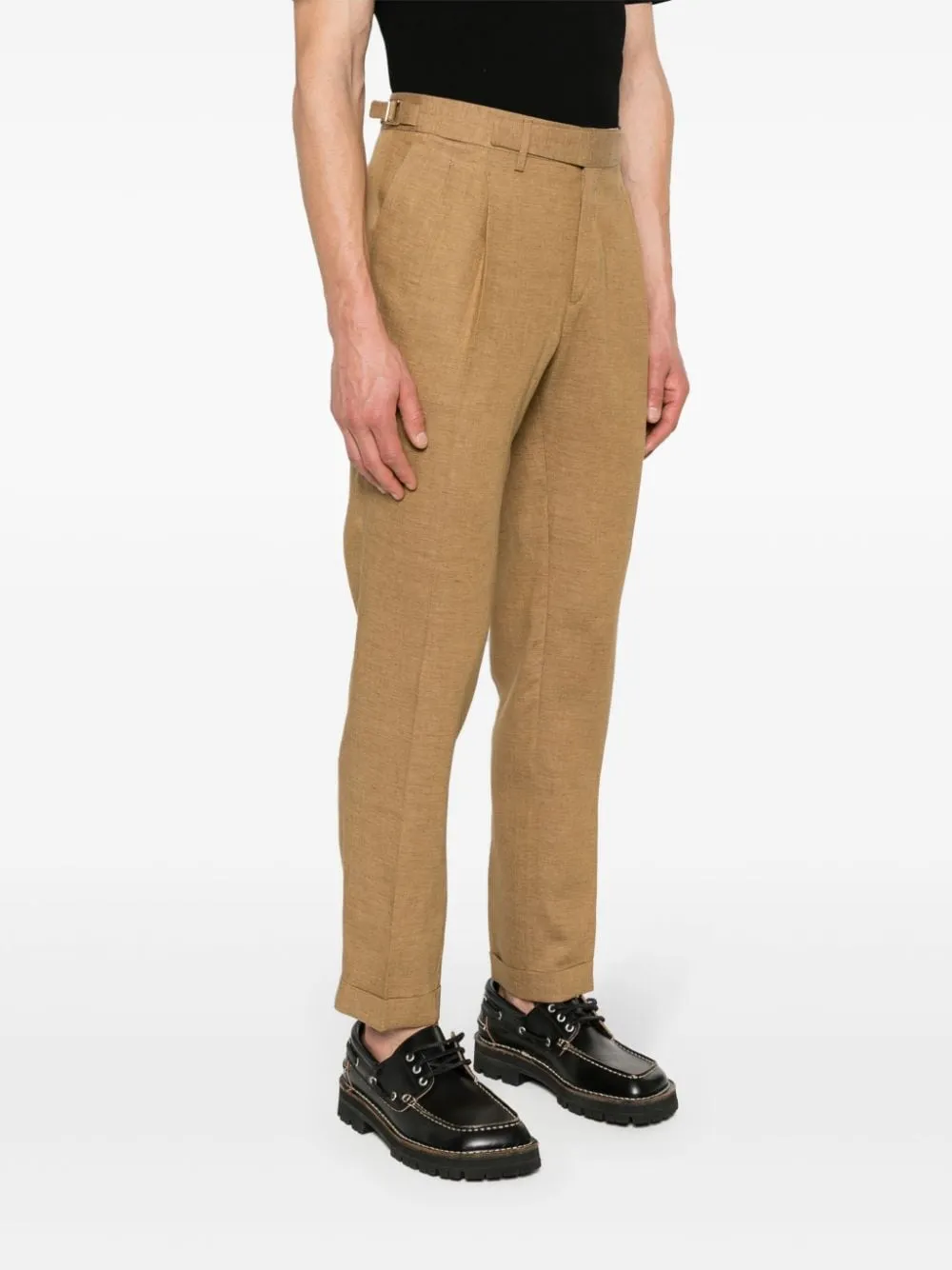 Pantaloni con pieghe in marrone - uomo