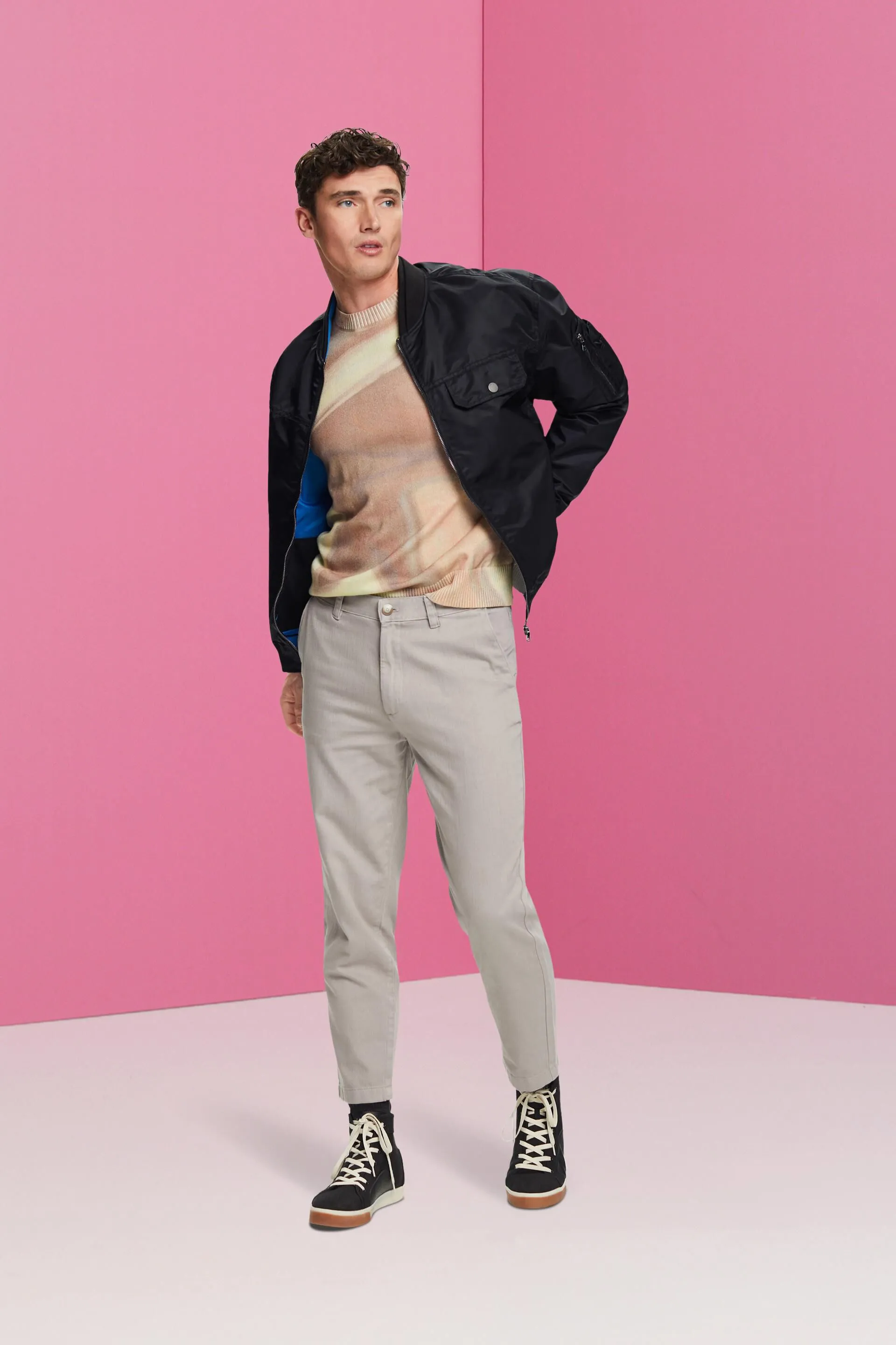 Pantaloni in cotone, taglio ampio tapered