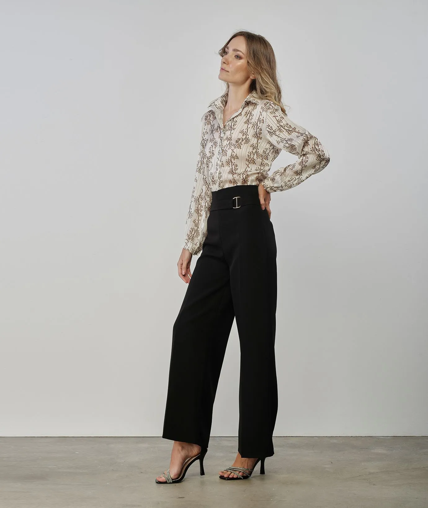Pantaloni palazzo neri con cintura