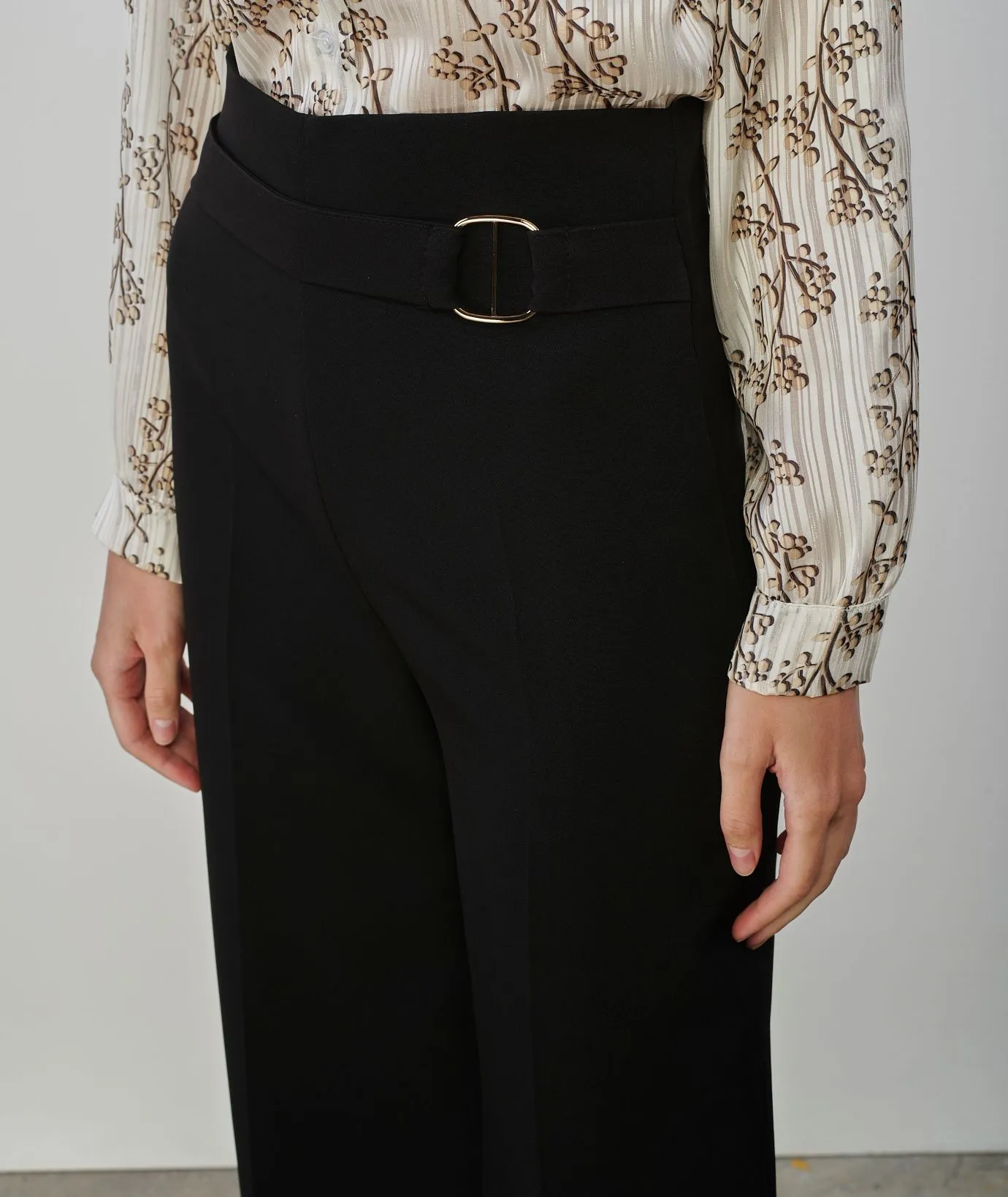 Pantaloni palazzo neri con cintura