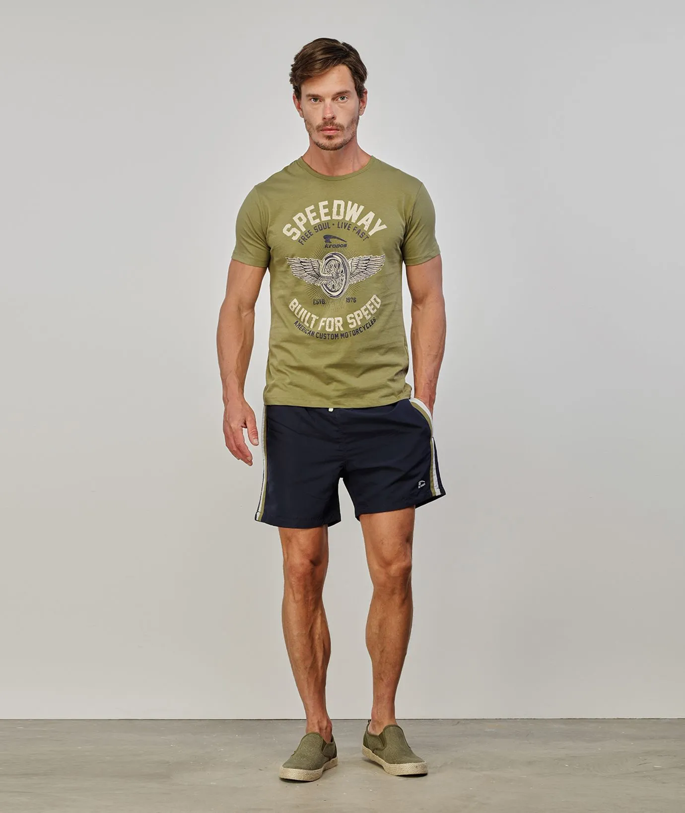Shorts blu in tessuto tecnico