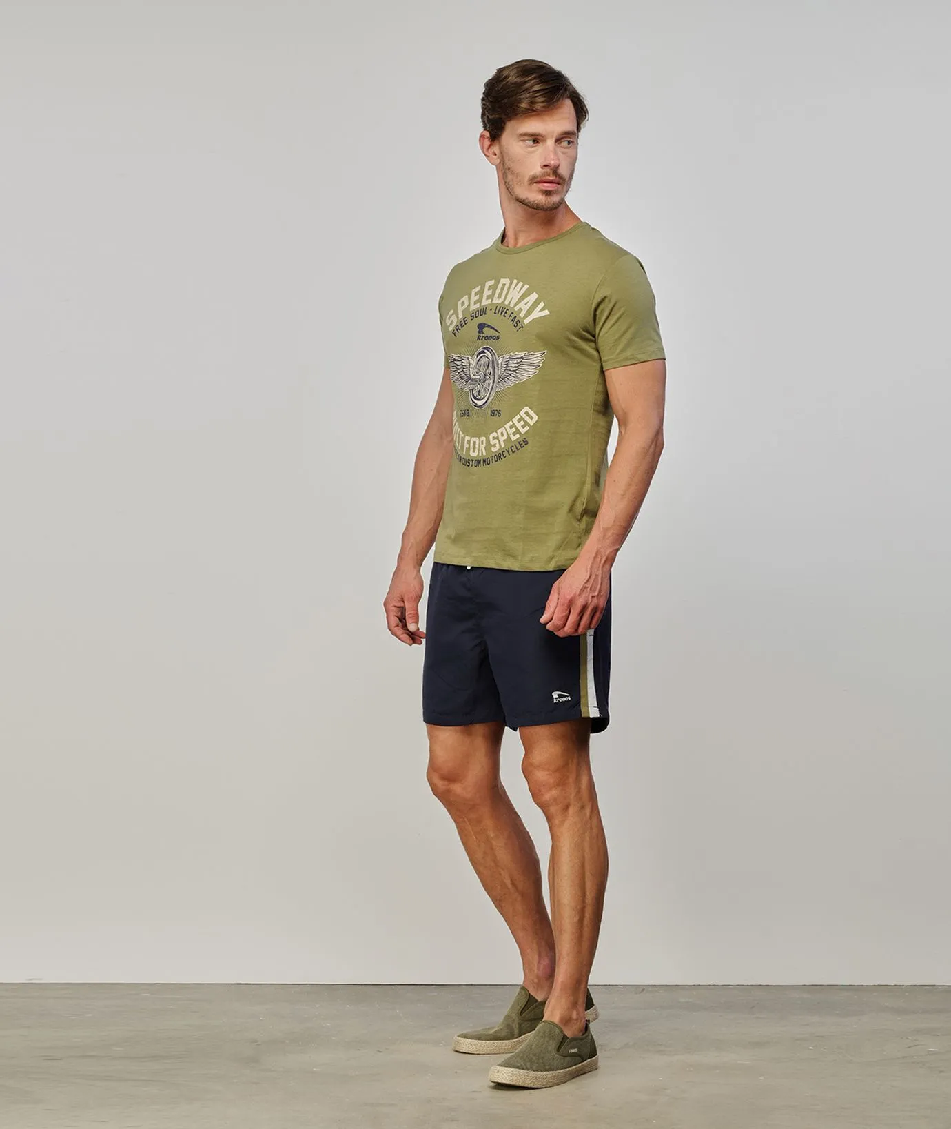 Shorts blu in tessuto tecnico