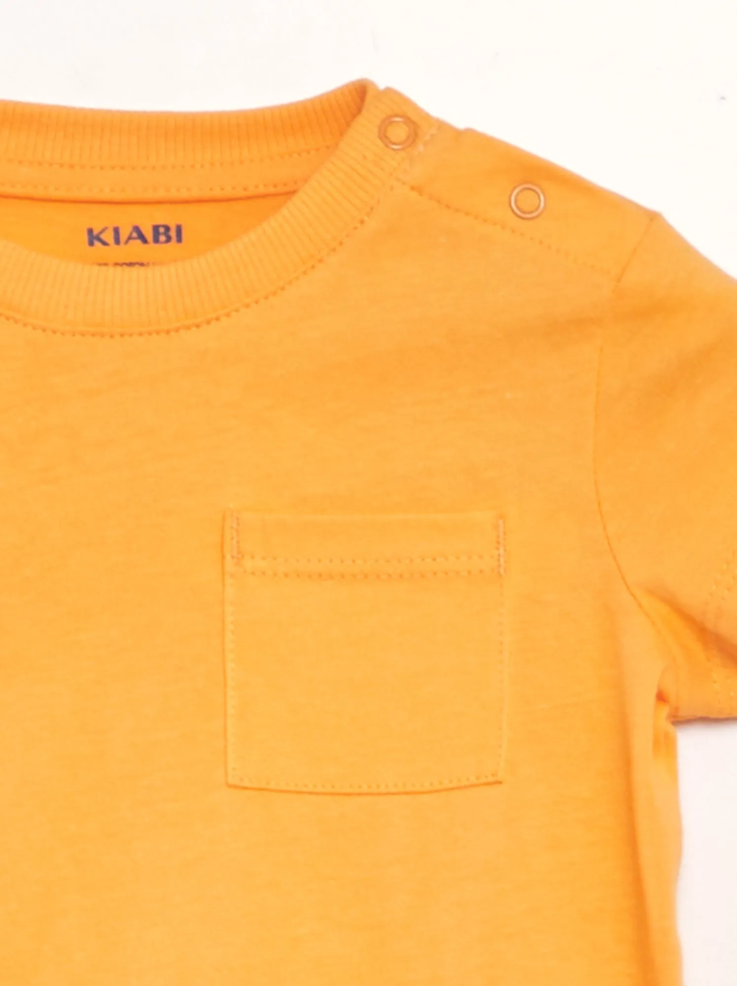 T-shirt a maniche corte con tasche - ARANCIONE