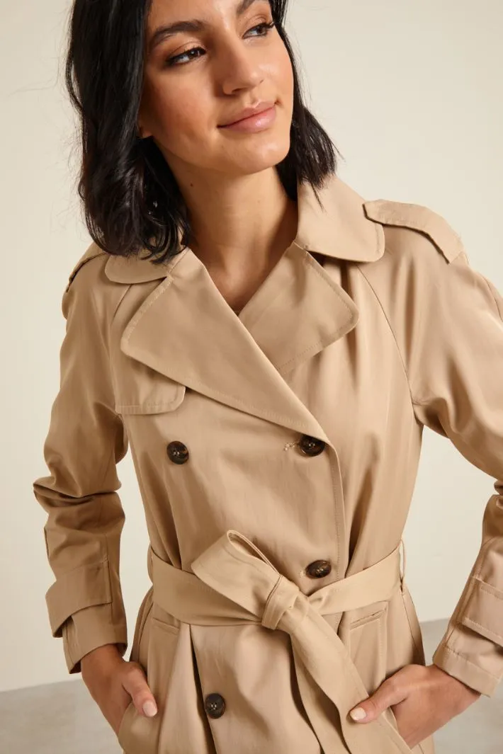 Trench in gabardina