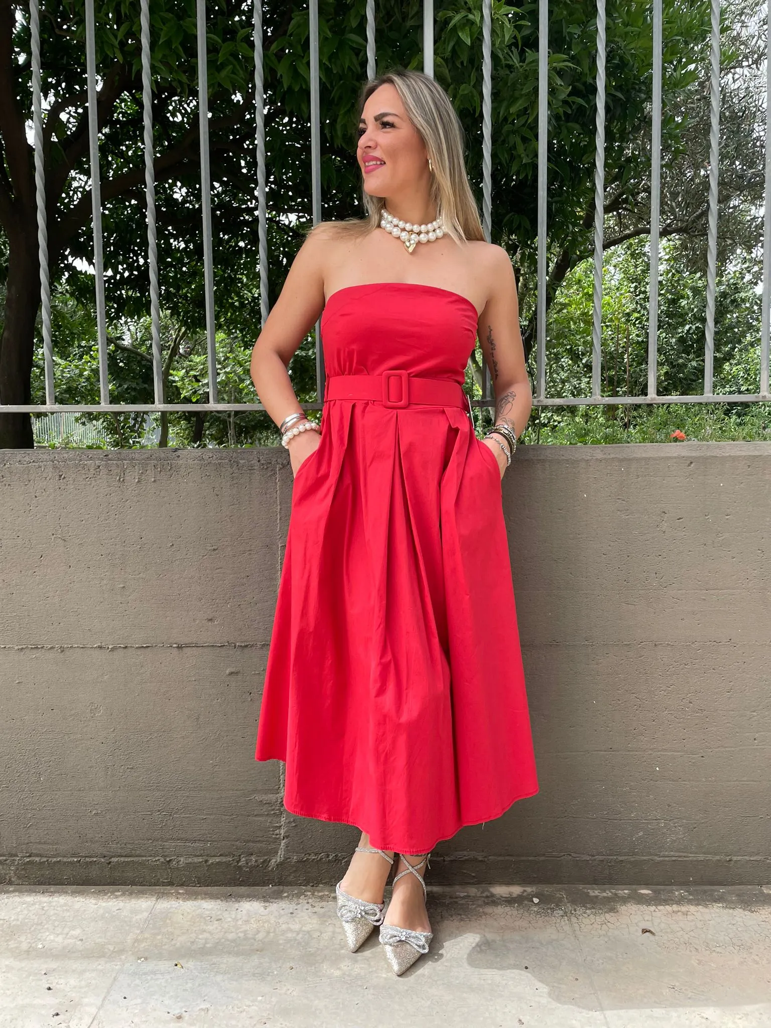 Vestito midi a fascia scampanato con cintura
