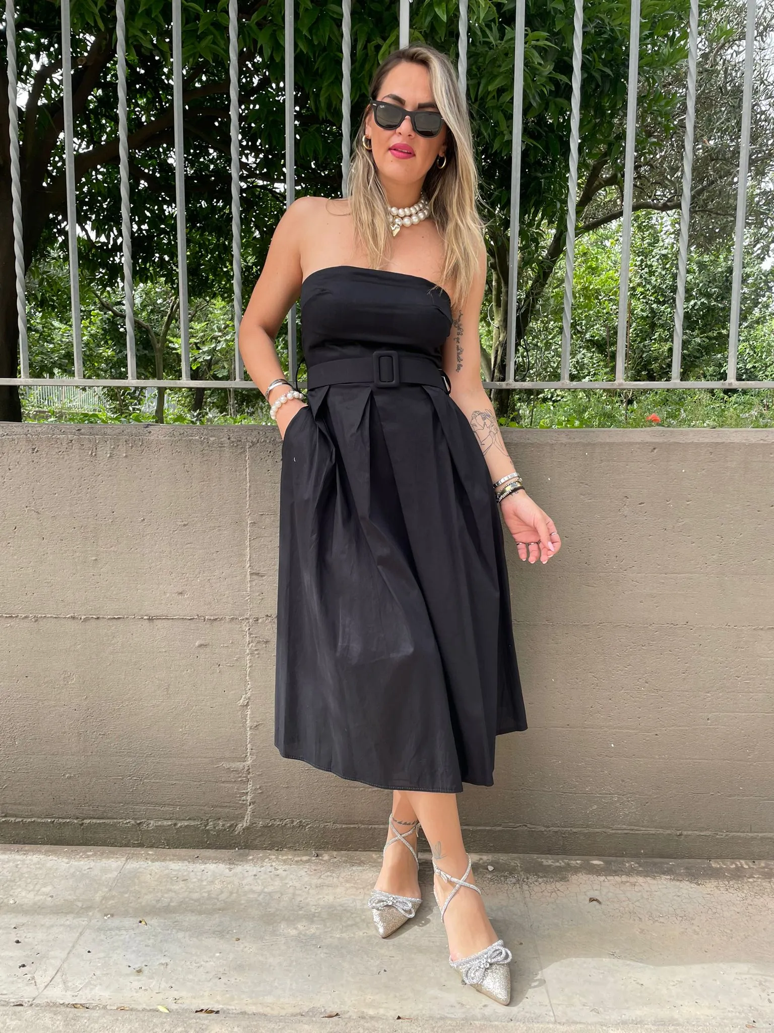 Vestito midi a fascia scampanato con cintura
