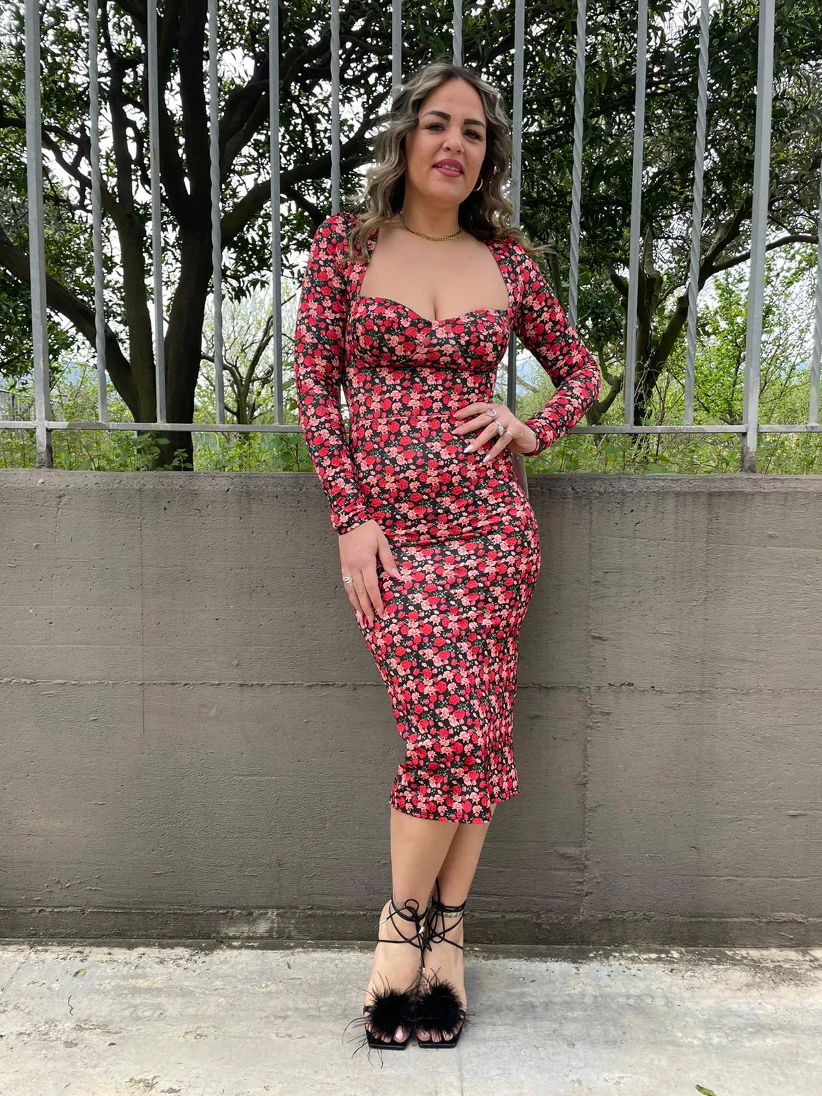 Vestito midi floreale con scollo a cuore
