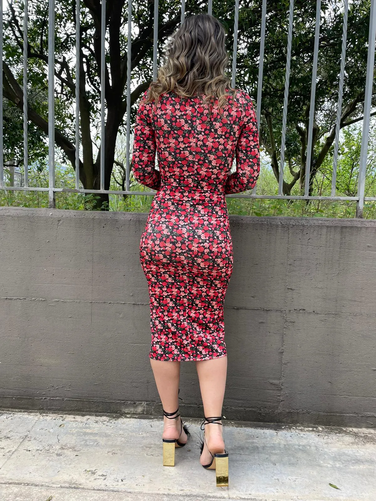 Vestito midi floreale con scollo a cuore