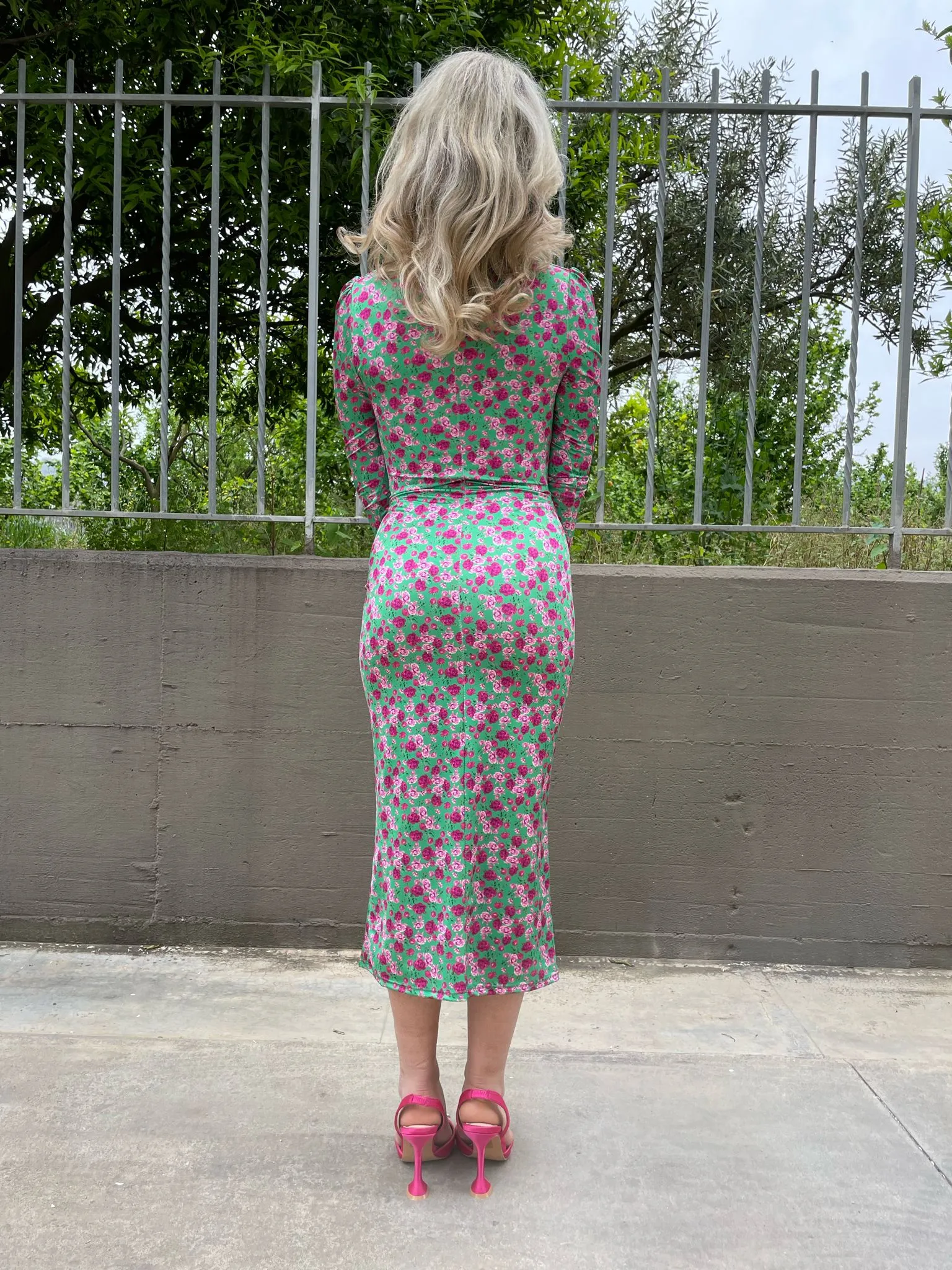 Vestito midi floreale con scollo a cuore
