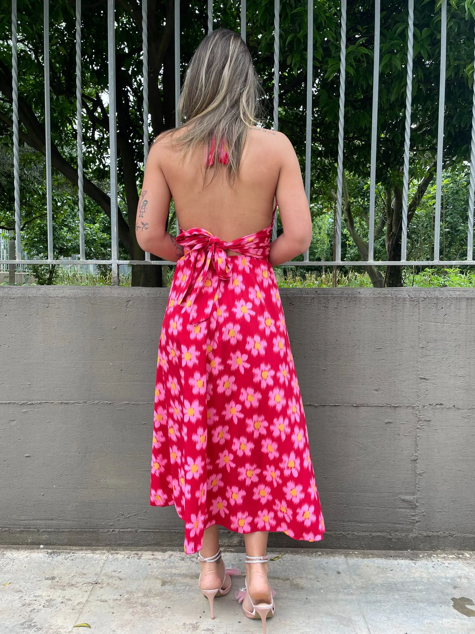 Vestito midi scampanato con schiena scoperta