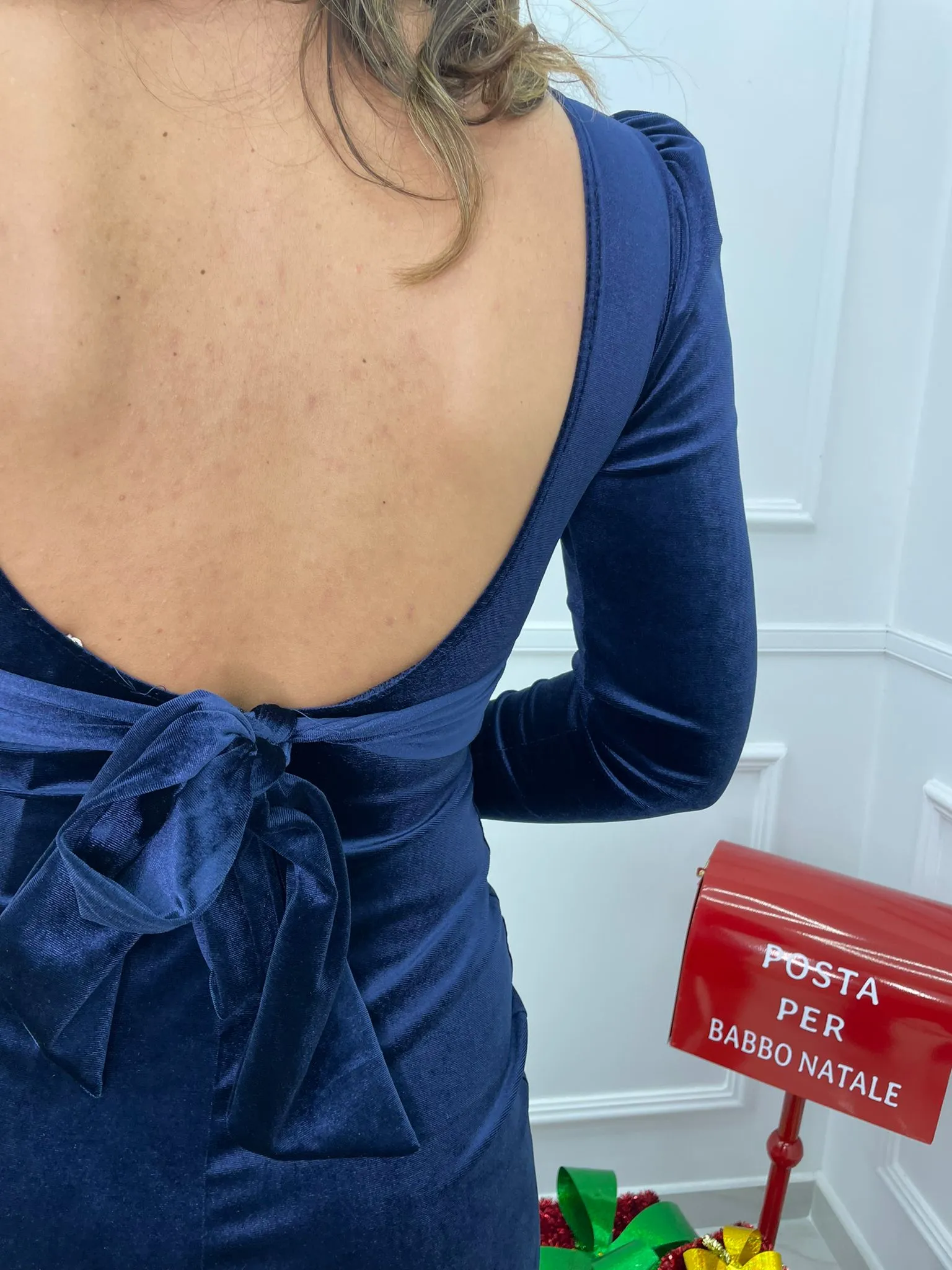 Vestito midi tinta unita in velluto con fiocco dietro